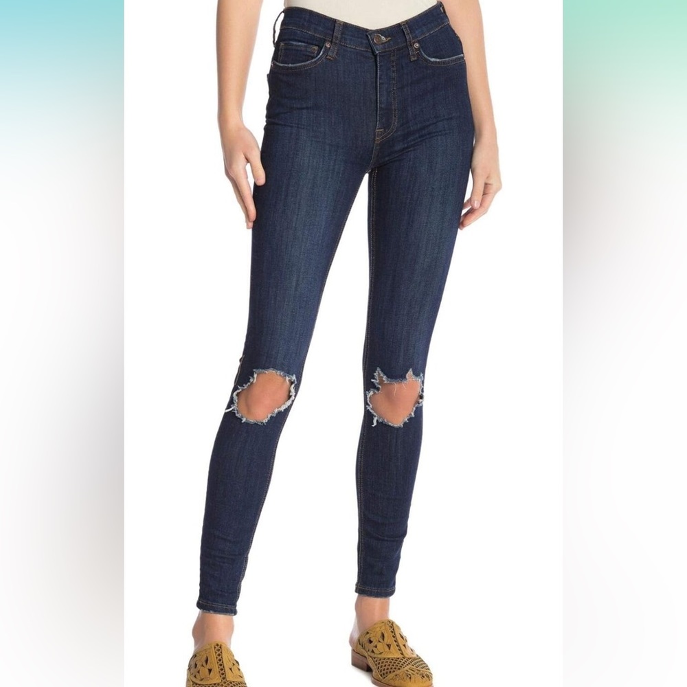 FREE PEOPLE BUSTED KNEE SKINNY JEANS- size 30